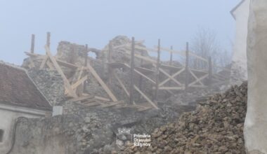 Continuă lucrările de punere în siguranță a Cetății Medievale Râșnov