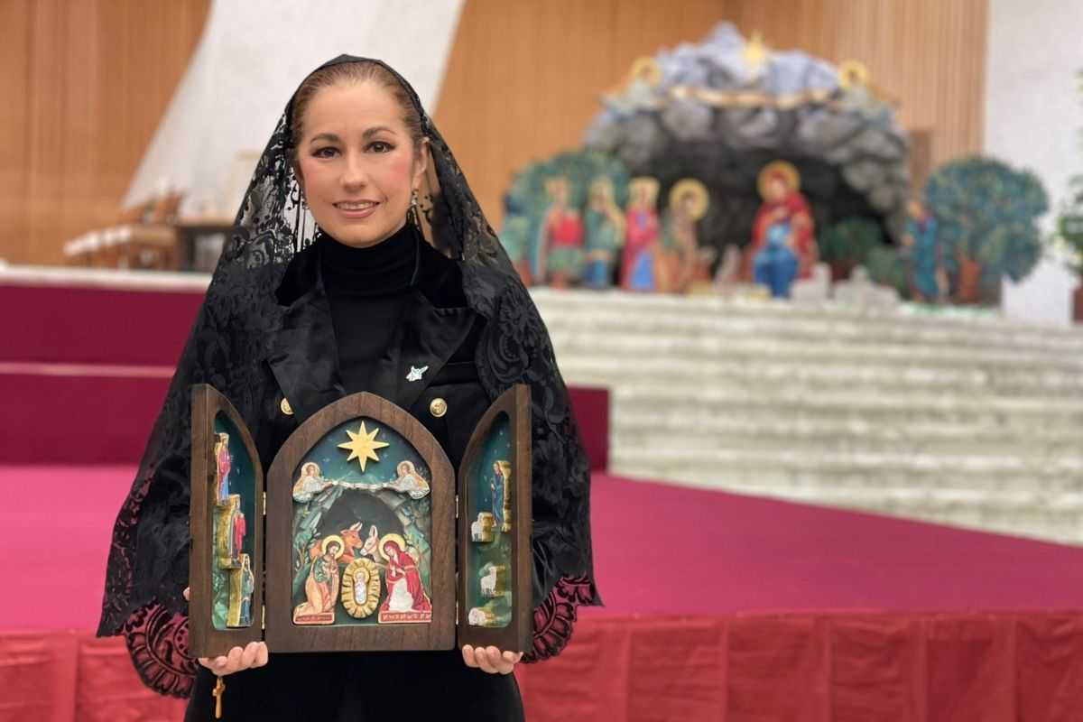 The artist who created Vatican's "pro-life" Nativity scene