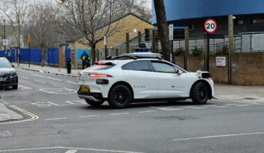 Waymo doing a U-turn in Notting Hill (OC)