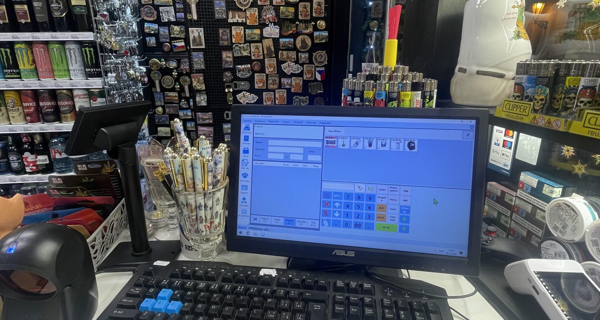 Letos slavím Vánoce za kasou svojí nové večerky, AMA