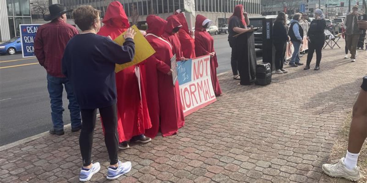 Group protests dozens of ICE detains at Kansas City immigration court hearing