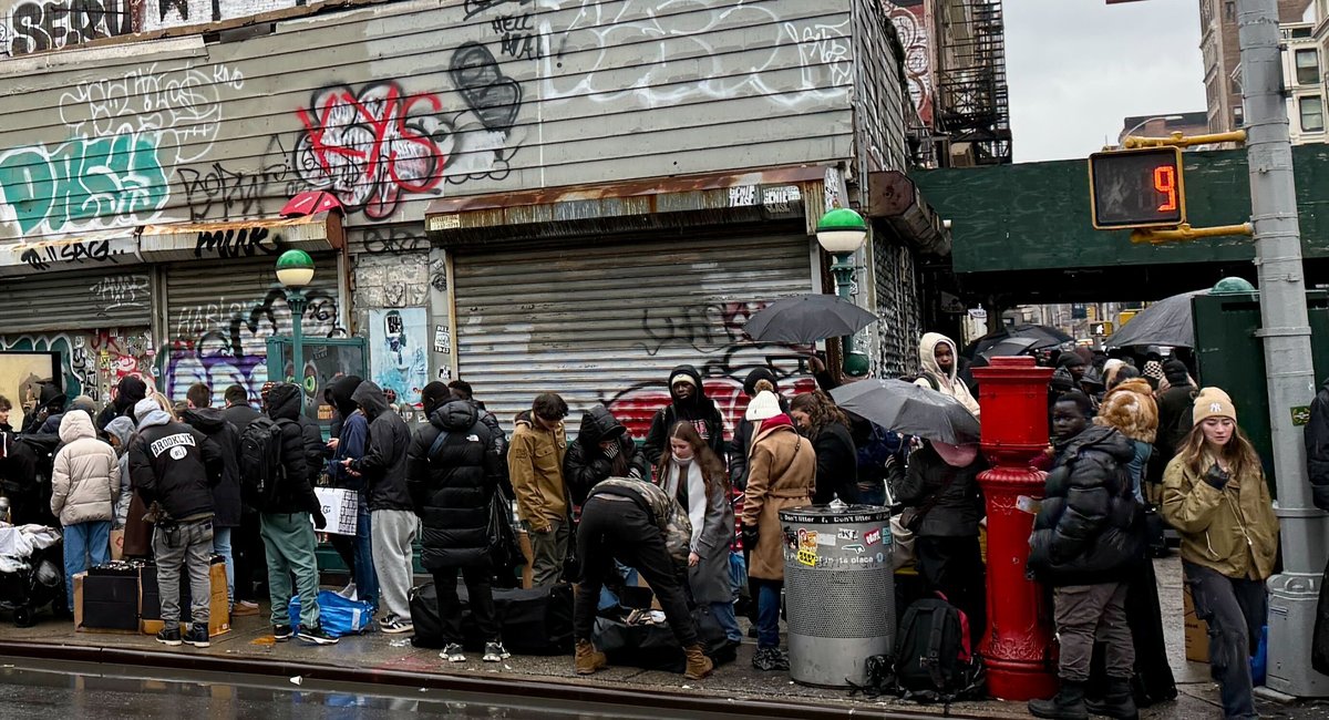 Canal Street's vendors describe a holiday sales slump after immigration crackdown