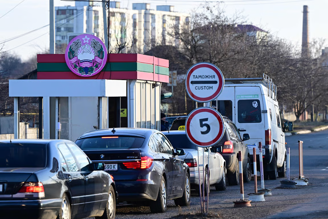 A queue of cars at a customs checkpoint between Moldova proper and Transnistria, Varnița, Moldova, 17 January 2025. Photo: Daniel Mihailescu / AFP / Scanpix / LETA