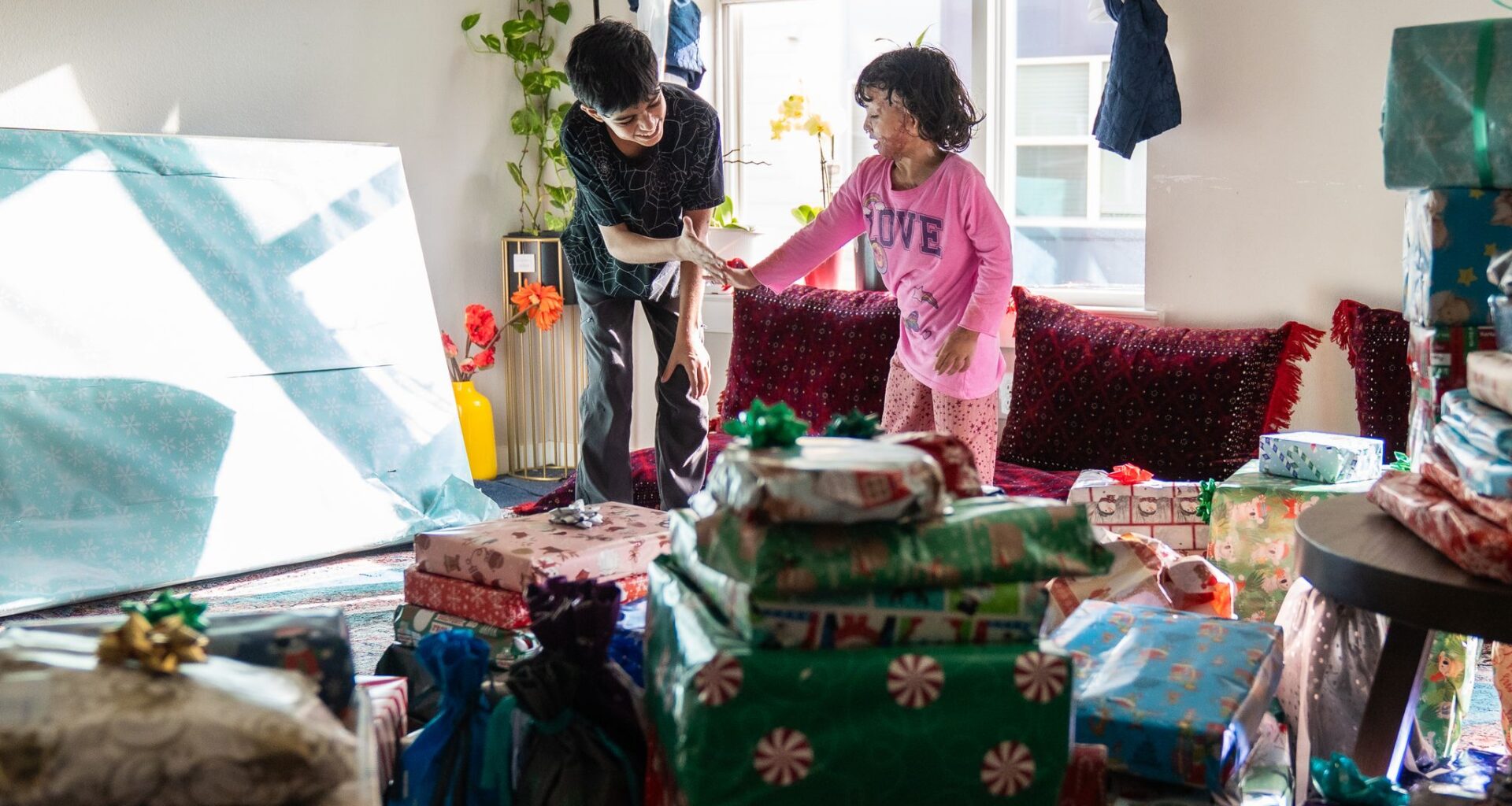 Austin middle school delivers gifts to refugee family from Afghanistan