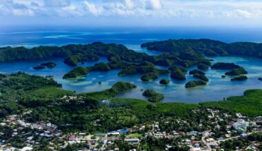 Nation six times smaller than Rhode Island agrees to take in migrants from US