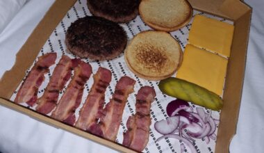 Local spoons ran out of takeout boxes so they neatly flat packed my burger in a pizza box