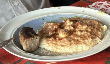 Svigerfamilien spiser hvidkål med kanelsukker og smør. Hvilken andre mærkelige ting gør jeres famile?