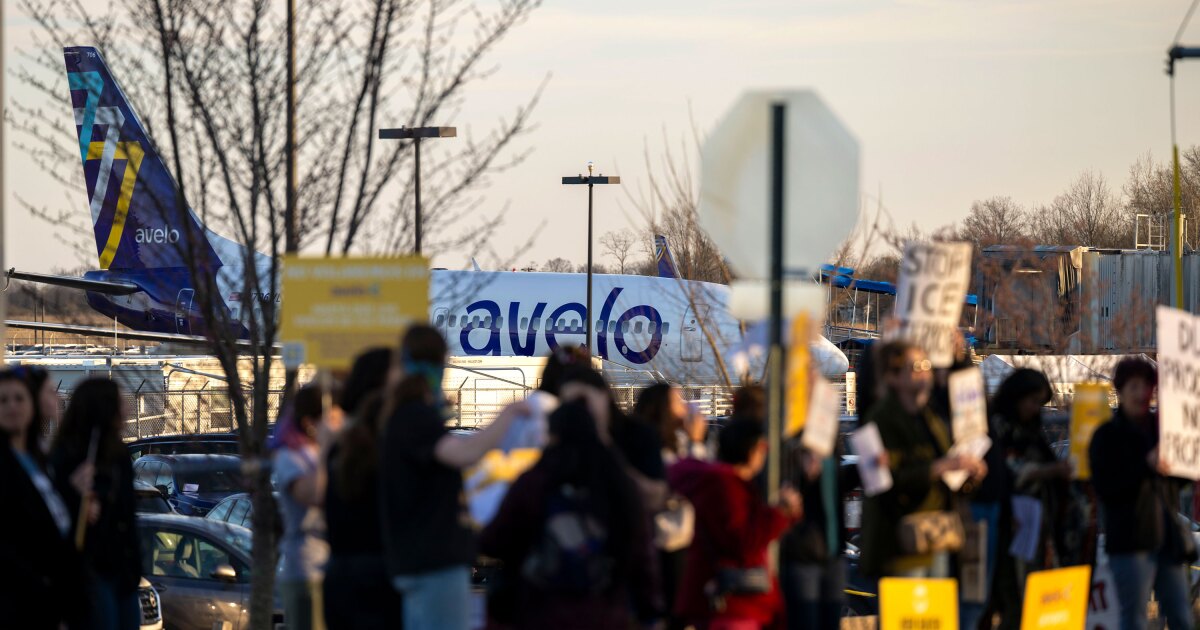 Immigrant rights groups in CT, beyond, to protest Avelo deportation flights as 2025 ends