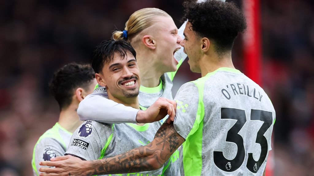 Manchester City wint mede dankzij Reijnders bij Forest en pakt voor even koppositie