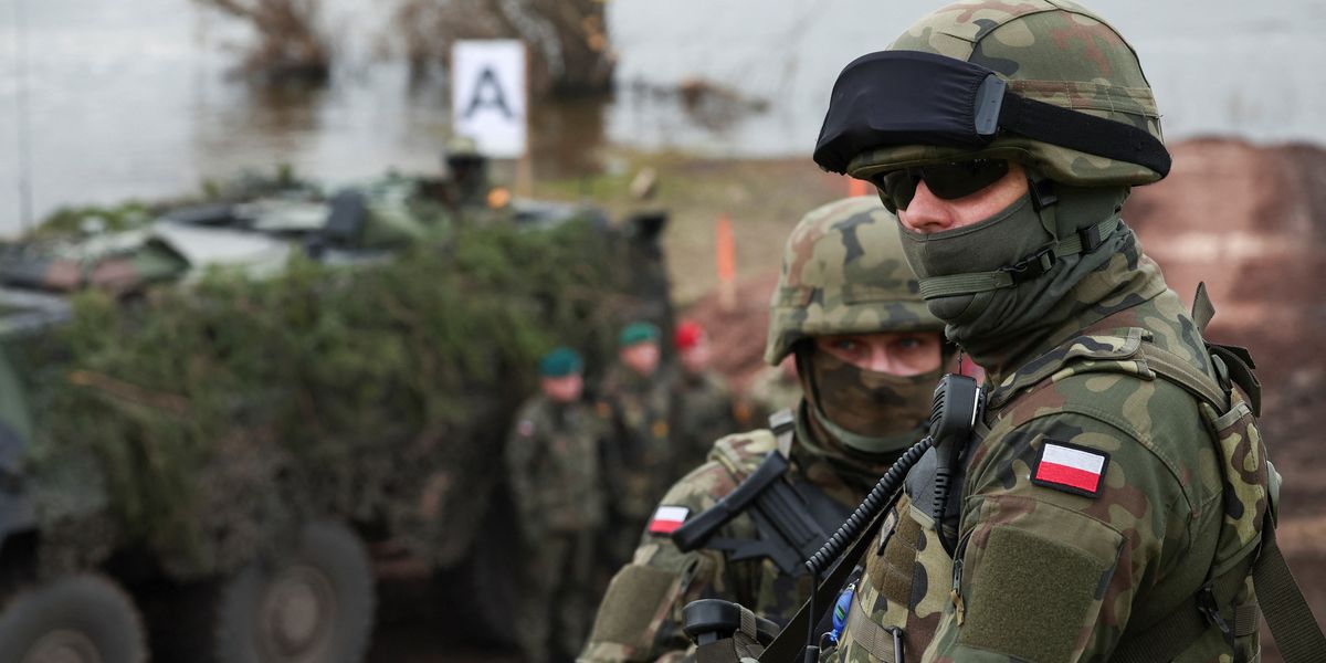 Poland builds fortifications with cannons and machine guns to protect borders from Russia