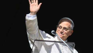 Families fostering Gospel values provide hope in dark world, Pope Leo says