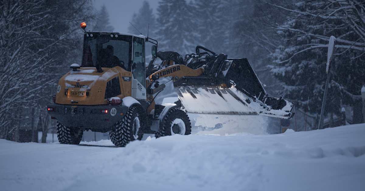 Weekend storm's impact continues with late trains, power outages | Yle News