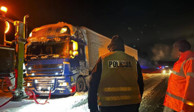 Polska sparaliżowana przez śnieg! Zamknięte drogi wojewódzkie, utrudnienia na S7 i kolei