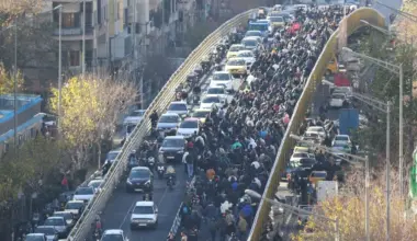 Iran changes central bank head amid currency collapse and massive protests