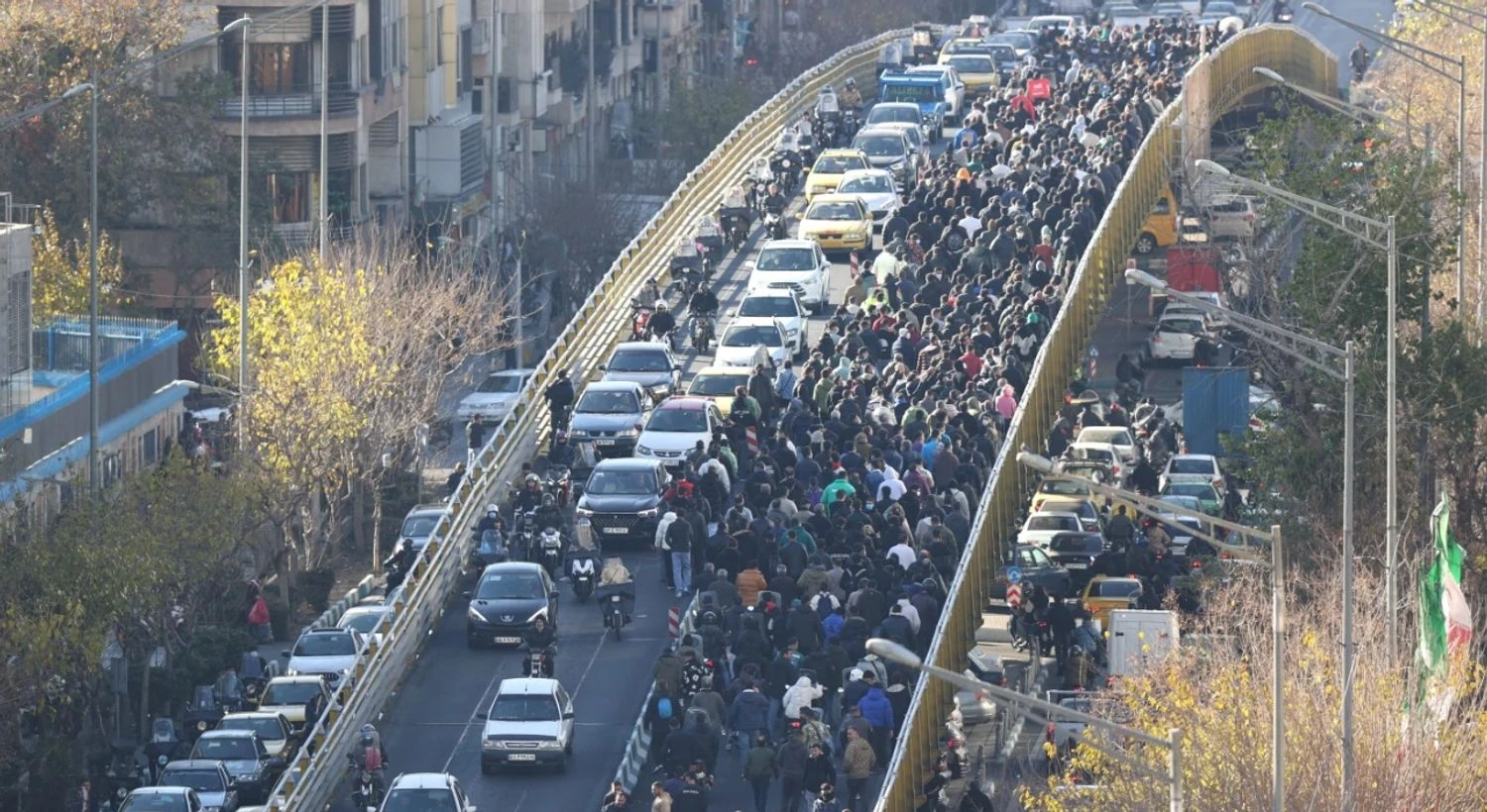 Iran changes central bank head amid currency collapse and massive protests