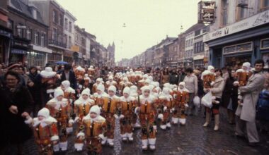 Fascinating Color Pictures Show Life In 1980s Belgium