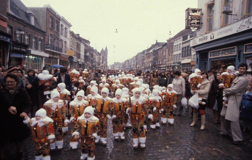 Fascinating Color Pictures Show Life In 1980s Belgium