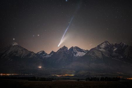Záber kométy nad Tatrami je fotografiou dňa NASA. Lemmon sa k nám vráti až o tisíc rokov