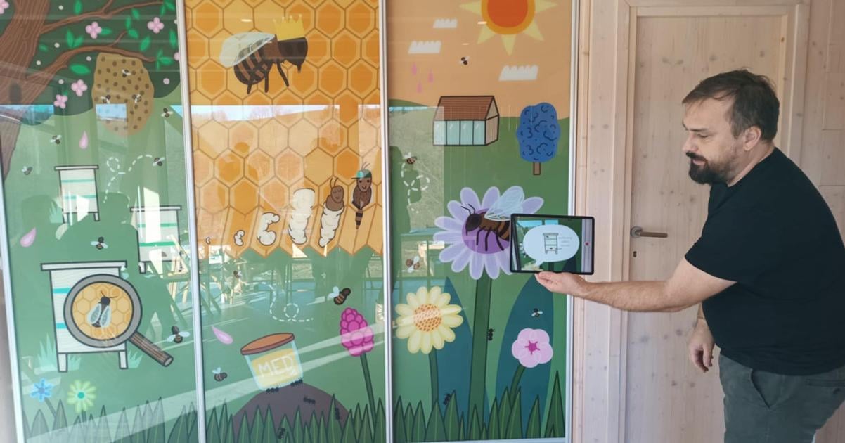 New interactive bee panel in Slovakia explains bee dance, swarming and honey production