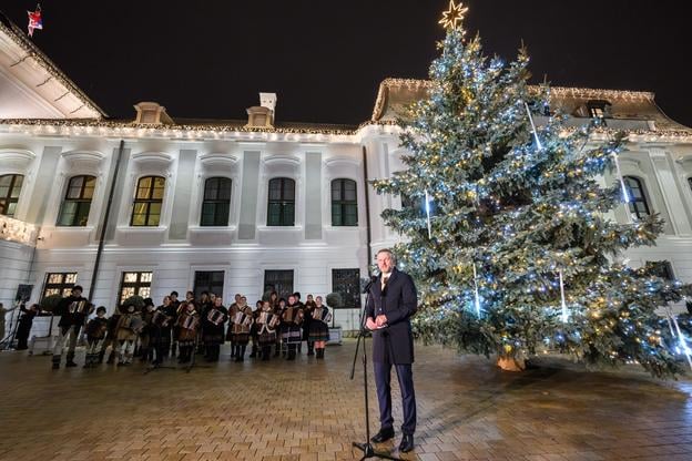 President Pellegrini lit up the annual Christmas tree in front of the Presidential Palace earlier today. A musical group in traditional dress, including children, attended the event.