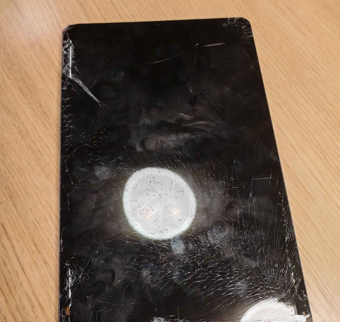 Can this likely be fixed? Crucially and urgently important data/documents/accounts in the tablet. Any mobile data recovery companies in Finland if not?