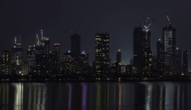 India’s stellar growth, low inflation raise questions over rate cuts