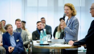 First Deputy Governor Mauderer meets school pupils