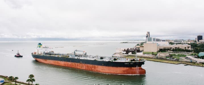 Oil tanker