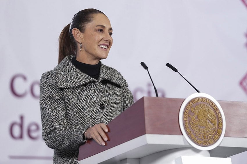 President Sheinbaum at the podium of her morning press conference