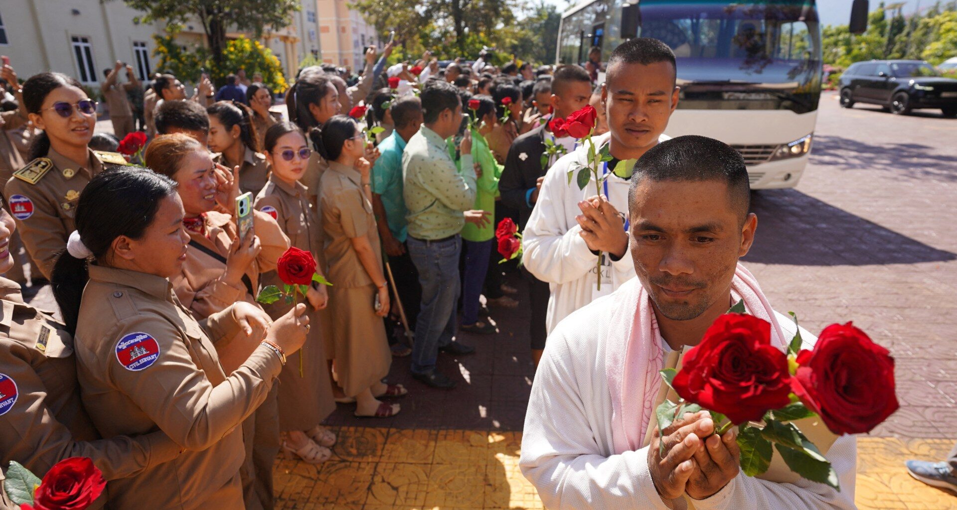 Thailand releases 18 Cambodian soldiers as ceasefire holds | Conflict News