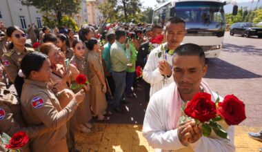 Thailand releases 18 Cambodian soldiers as ceasefire holds | Conflict News