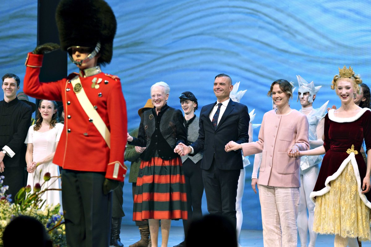 Queen Margrethe of Denmark takes a bow with the cast of this year's Christmas ballet, the Snow Queen, at the Tivoli's Concert Hall on November 27, 2025 (Keld Navntoft/Tivoli Gardens)