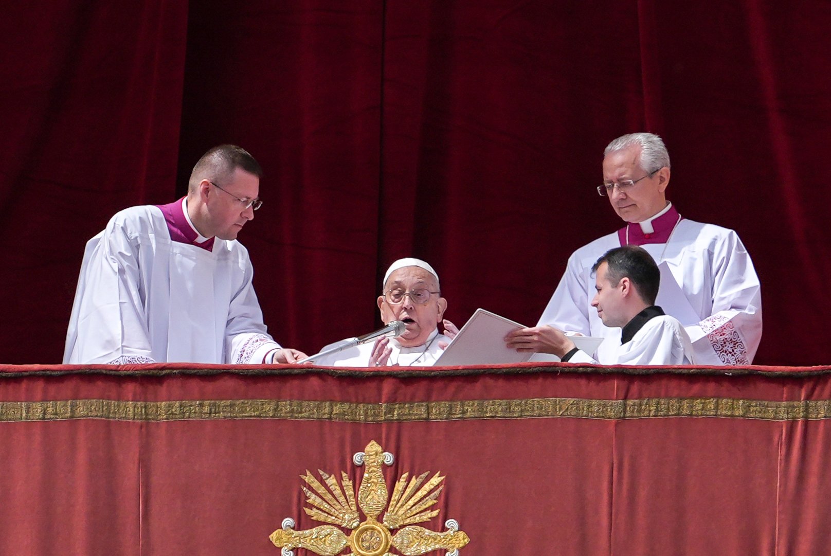 Pope Francis giving his Easter blessing