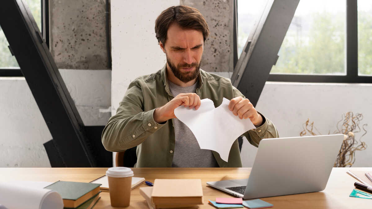 Los cambios de criterio y el abuso de los decretos penalizan a los pequeños negocios