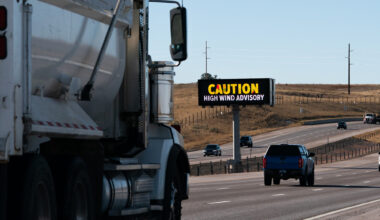 25K still without power Thursday, with shutoffs expected for 67K more tomorrow amid continued high winds 