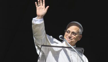 Families fostering Gospel values provide hope in dark world, Pope Leo XIV says