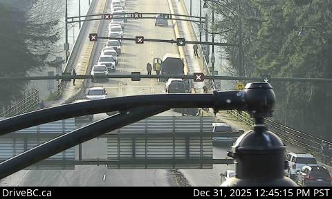 Crews cleared multi-vehicle crash blocking Lions Gate Bridge southbound