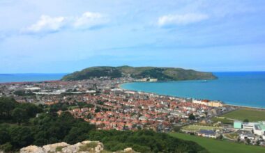 Llandudno asylum flats: Clarity sought from council leader