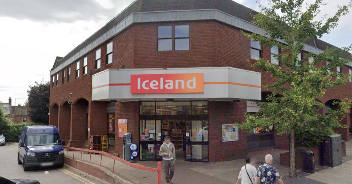 Iceland St Albans: Man assaulted after attempt to stop shoplifter