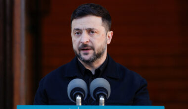 Zelenskyy in Ireland, awaits results of Putin–Witkoff talks