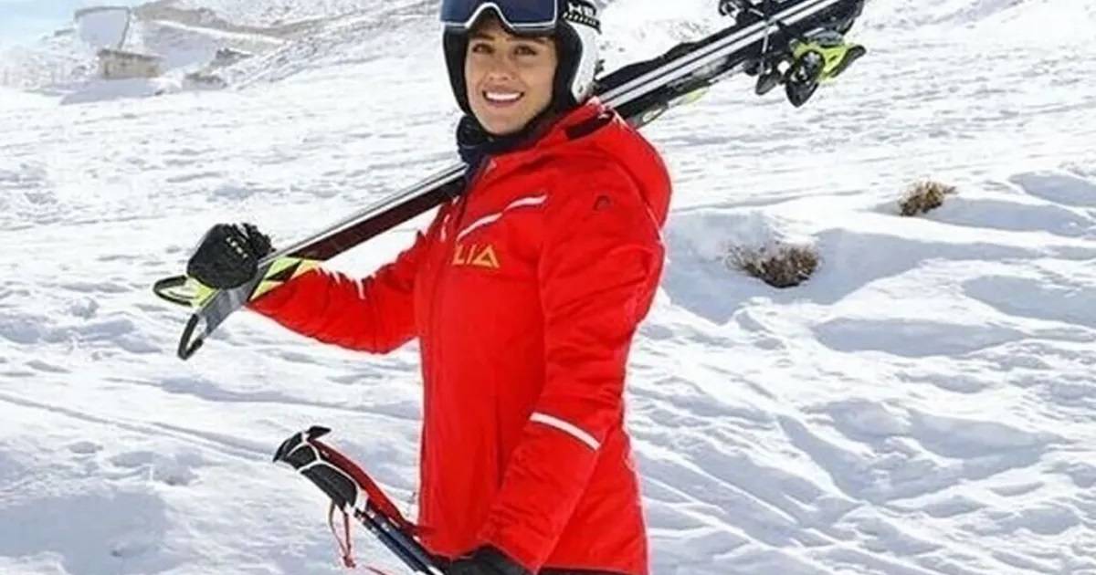Iranian skier who had fled to Germany makes homecoming, praises Khamenei