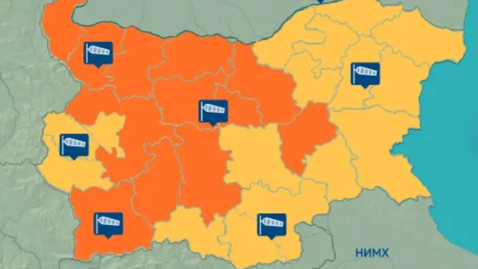 Внимание! Вятър до 100 км/ч удря България