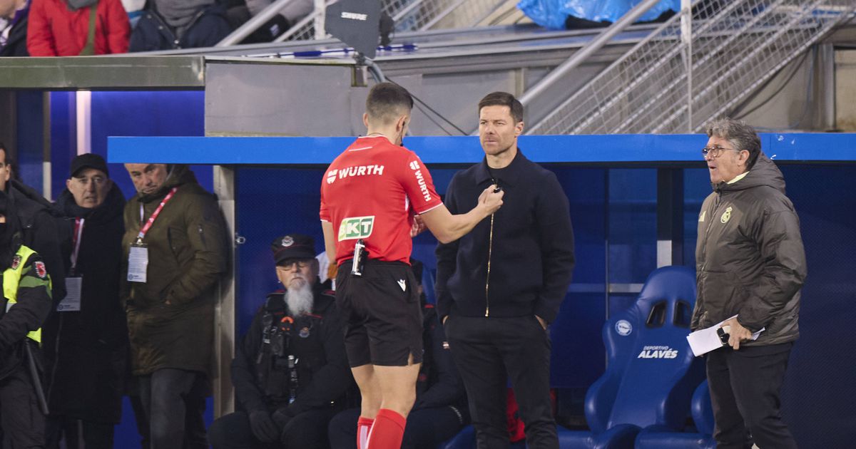 Xabi Alonso critica arbitragem, pede «continuidade» e elogia substituto de Carreras