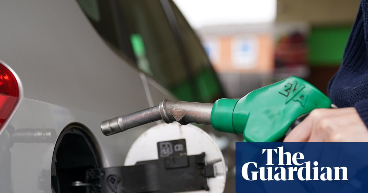 Fuel retailers urged to pass on savings as oil prices fall below $60 a barrel | Petrol prices