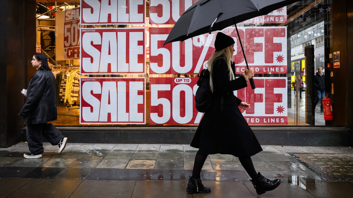 Bank of England should hold interest rates, votes shadow MPC