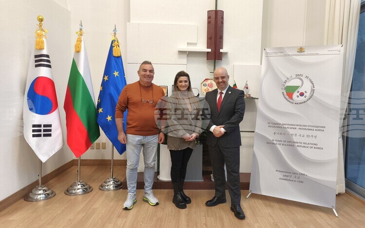 БТА :: Представители на Драматичен театър