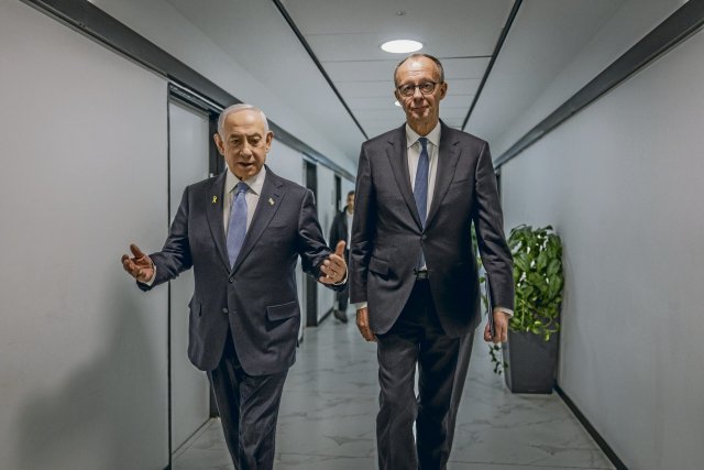 Kriegsverbrechen in Gaza hin oder her: Zwischen den Bundeskanzler und den israelischen Ministerpräsidenten passt kein Blatt Papier.