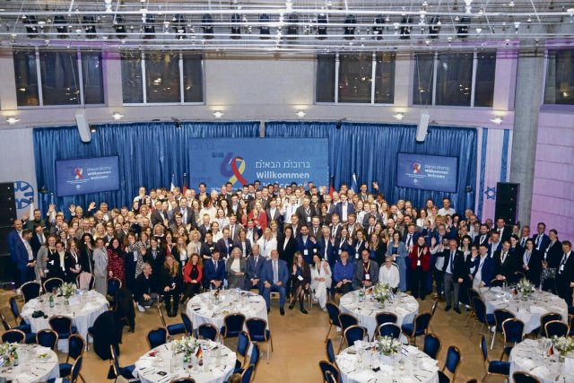 Israel-Reisen wie jene von 160 »jungen Führungskräften« stehen in der Kritik, weil sie ein einseitiges Bild vermitteln – und vom Staat finanziert werden.