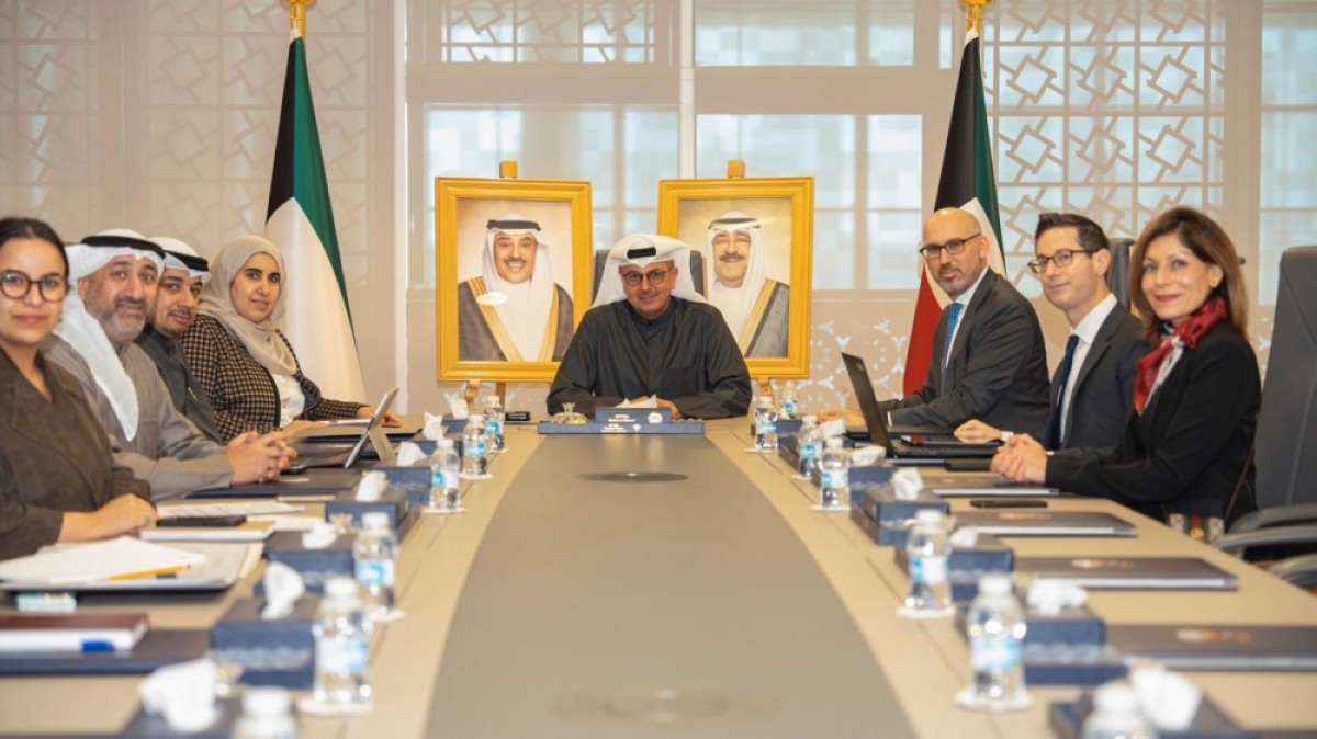 KUWAIT: Acting Finance Minister Sabeeh Al-Mukhaizeem meets IMF Mission Chief to Kuwait Francisco Parodi and his delegation on Dec 16, 2025. - KUNA