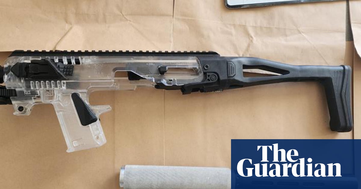 Six charged after police allegedly find man and teen travelling with loaded guns in Sydney taxi | Sydney